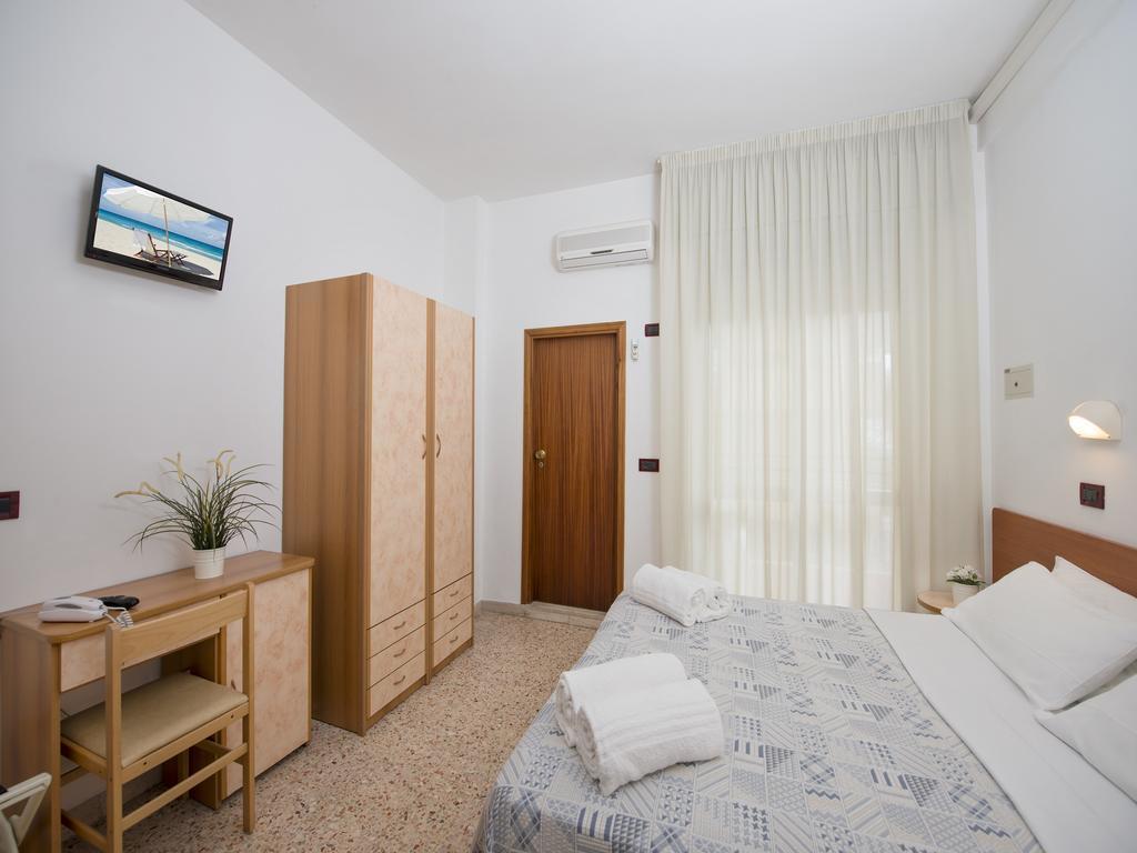Hotel Mario Чезенатико Екстериор снимка