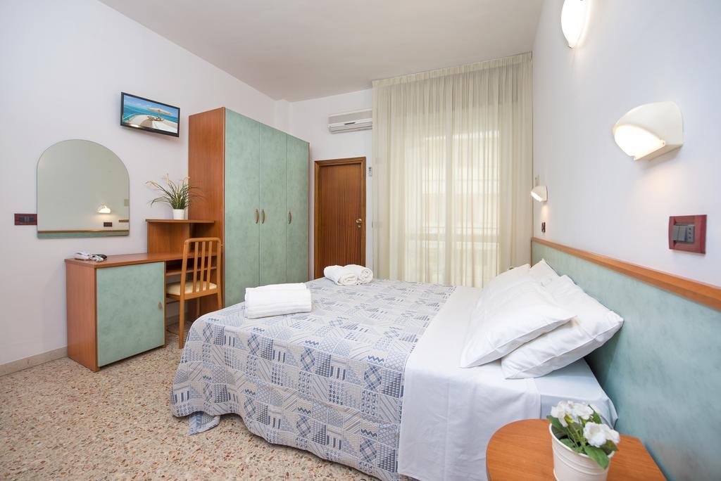 Hotel Mario Чезенатико Екстериор снимка