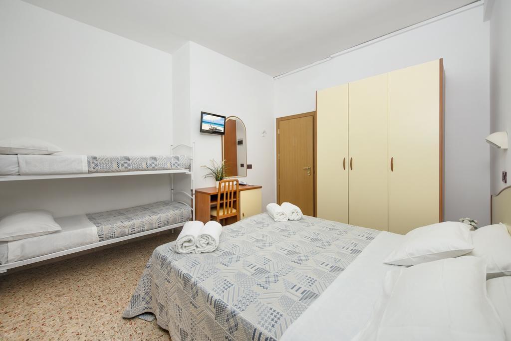 Hotel Mario Чезенатико Екстериор снимка