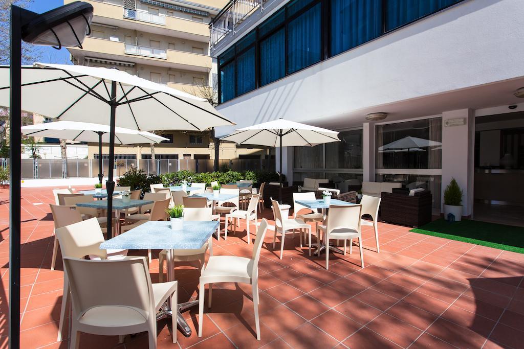 Hotel Mario Чезенатико Екстериор снимка