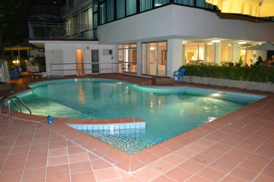 Hotel Mario Чезенатико Екстериор снимка